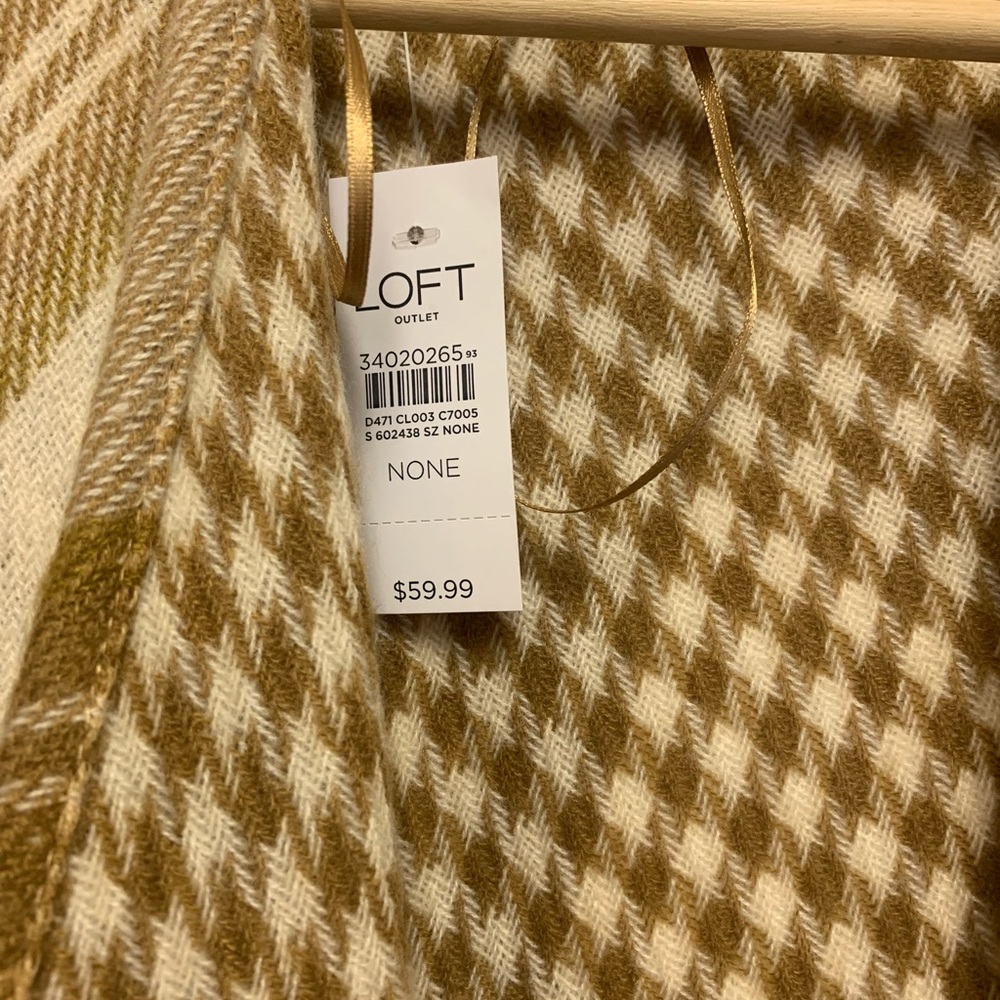 Brand new never worn loft wrap